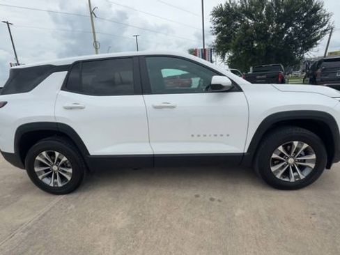 Used 2026 Chevrolet Equinox LT FWD image 9