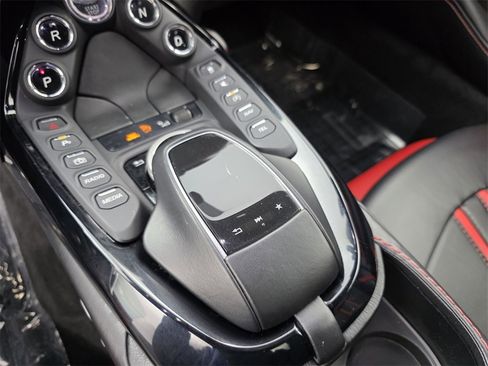 Used 2019 Aston Martin V8 Vantage Coupe image 24