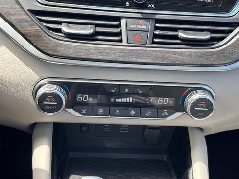 Used 2025 Nissan Altima 2.5 SL AWD/4WD image 23