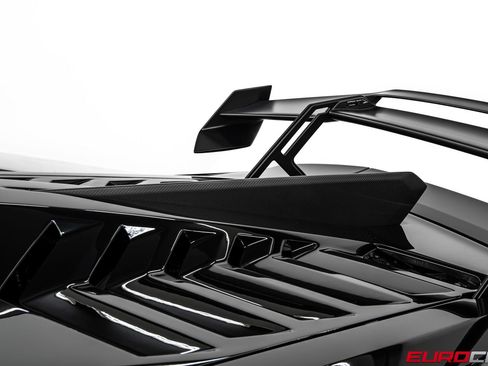 Used 2022 Lamborghini Huracan STO RWD image 18