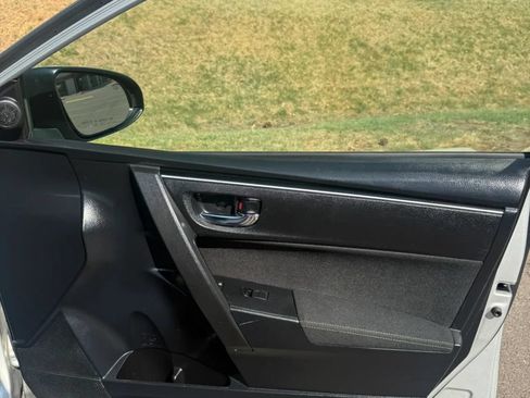 Used 2019 Toyota Corolla LE w/ Carpet Mat Package (TMS) FWD image 15