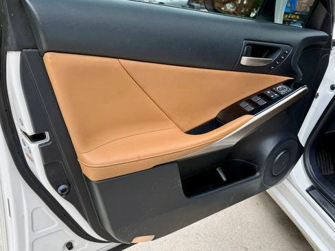 Used 2018 Lexus IS 300 AWD w/ Comfort Package image 9