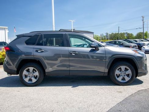 Used 2022 Toyota RAV4 XLE AWD/4WD image 7