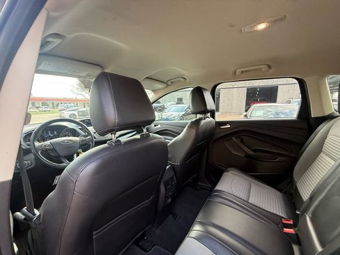 Used 2017 Ford Escape SE w/ SE Sport Appearance Package image 13