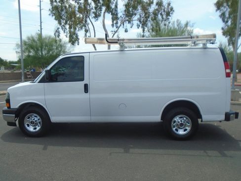 Used 2018 GMC Savana 2500 w/ Driver Convenience Package RWD image 2