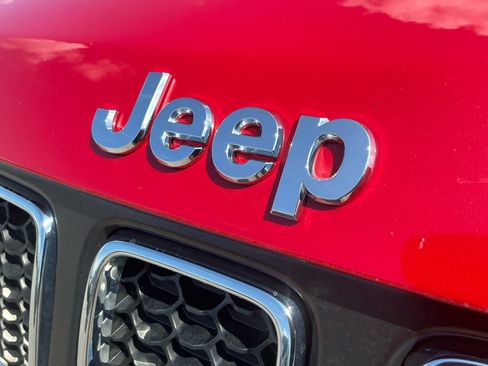 Used 2018 Jeep Compass Latitude w/ Popular Equipment Group AWD/4WD image 16