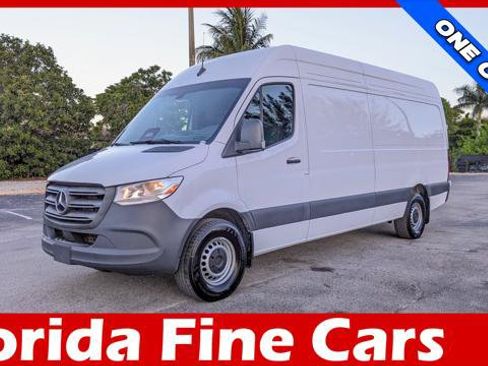 Used 2025 Mercedes-Benz Sprinter 2500 image 1