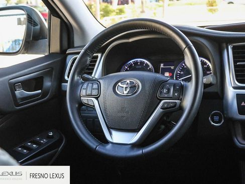 Used 2019 Toyota Highlander XLE w/ Carpet Mat Package (TMS) image 18