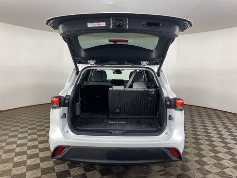 Used 2023 Toyota Highlander XLE image 38