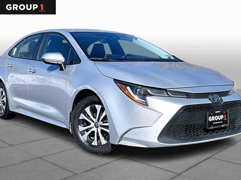 Certified 2022 Toyota Corolla LE w/ Premium Interior Package image 3