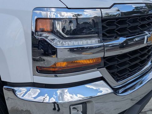 Used 2018 Chevrolet Silverado 1500 LT w/ All Star Edition RWD image 9