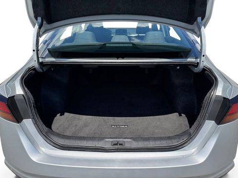 Used 2024 Nissan Altima 2.5 SV FWD image 14