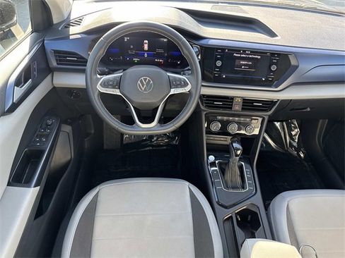 Certified 2023 Volkswagen Taos SE w/ Panoramic Sunroof Package image 8
