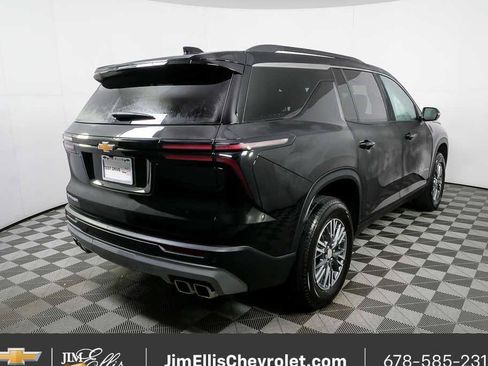 Certified 2025 Chevrolet Traverse LT FWD image 3
