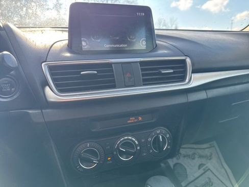 Used 2018 MAZDA MAZDA3 Sport w/ Preferred Equipment Package image 8