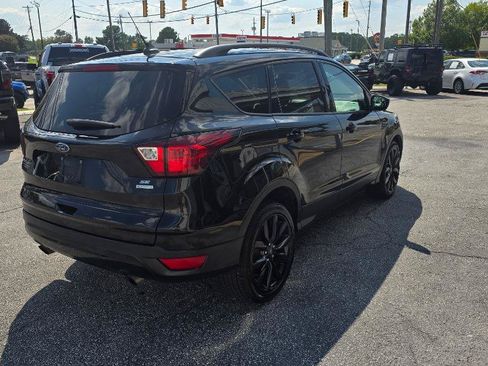 Used 2019 Ford Escape SE FWD image 4