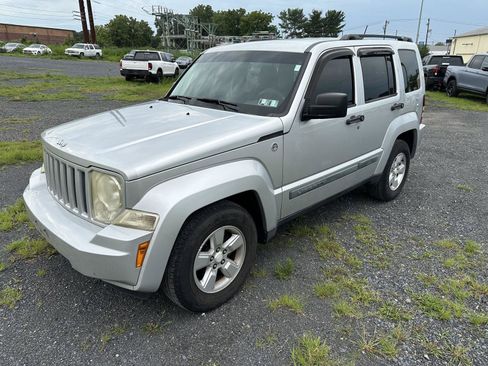 Used 2009 Jeep Liberty Sport w/ Popular Equipment Group AWD/4WD image 4