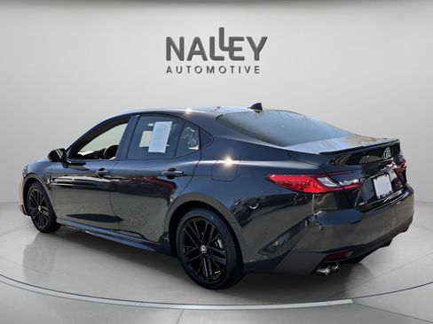 Used 2025 Toyota Camry SE image 3