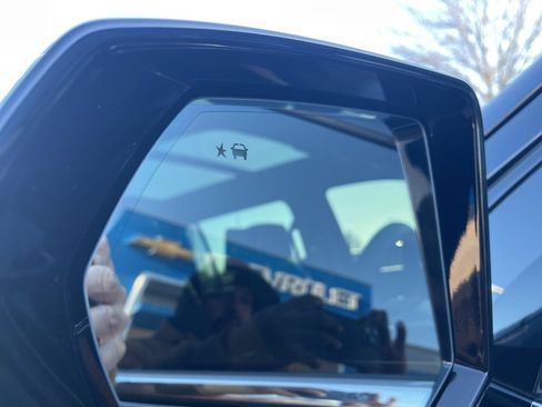 New 2026 Chevrolet Suburban Premier image 11