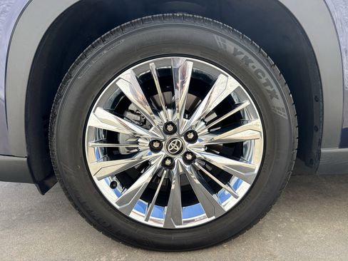 Certified 2024 Toyota Grand Highlander AWD image 12