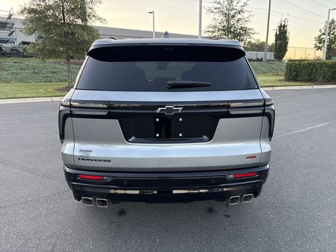 Used 2026 Chevrolet Traverse RS w/ LPO, Floor Liner Package FWD image 8