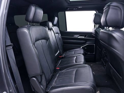 Used 2022 Jeep Wagoneer Series III w/ Premium Group I RWD image 36
