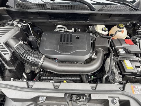 Used 2023 GMC Acadia SLE w/ Driver Convenience Package image 12