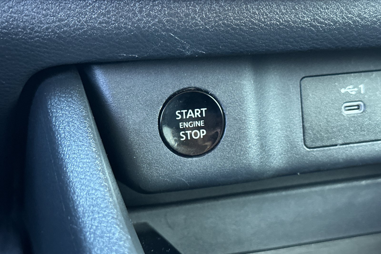 Used 2025 Nissan Rogue SV AWD/4WD image 23