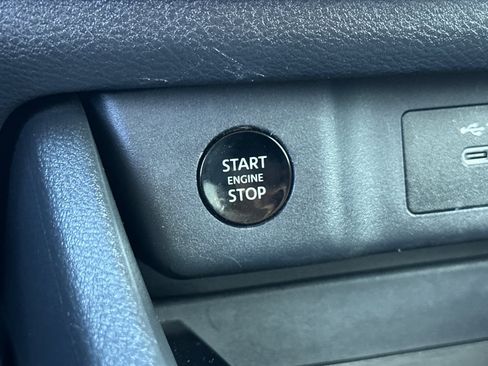 Used 2025 Nissan Rogue SV AWD/4WD image 23