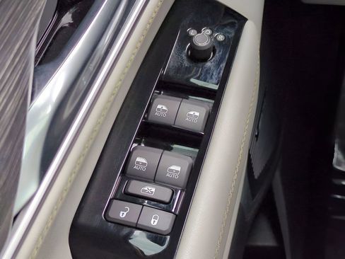 Used 2023 Jeep Wagoneer Series III w/ Preferred Equipment Group image 24