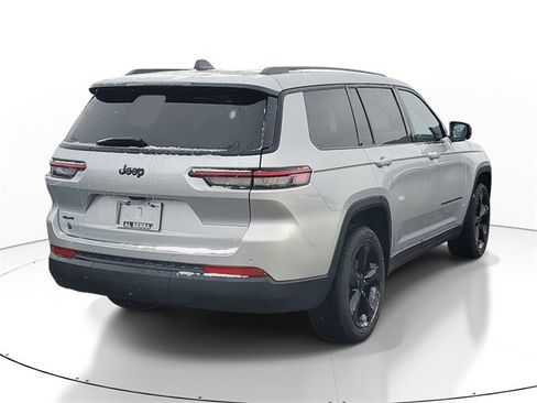 New 2025 Jeep Grand Cherokee L Altitude image 4