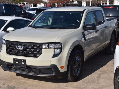 Used 2025 Ford Maverick XLT w/ Equipment Group 302A image 2