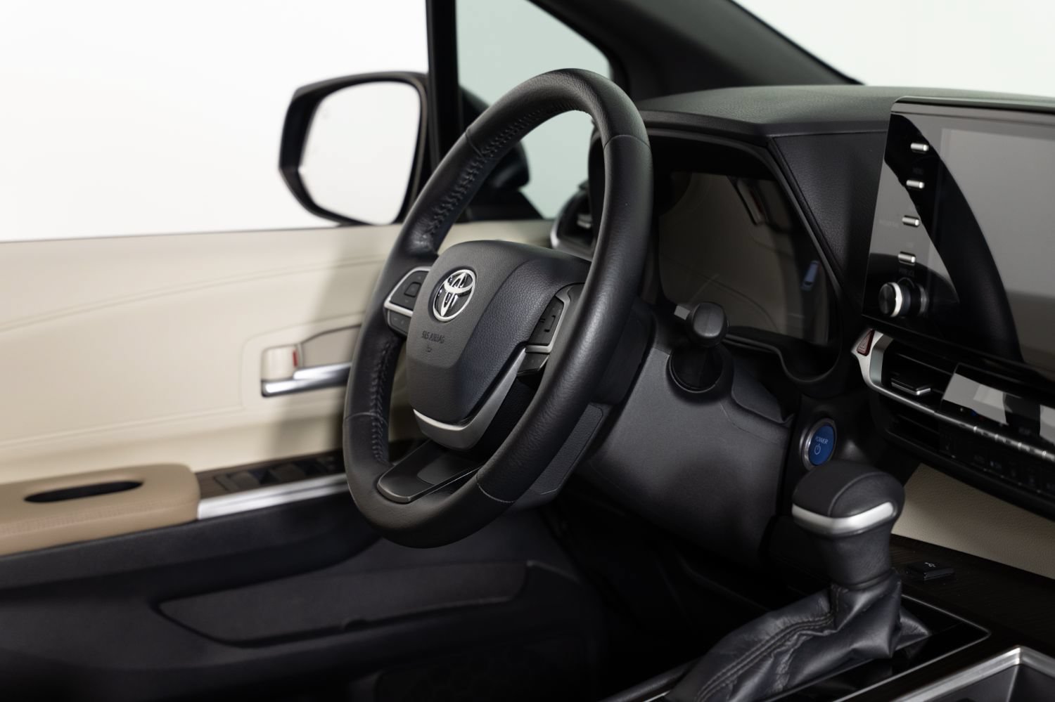 Used 2021 Toyota Sienna XLE FWD image 28