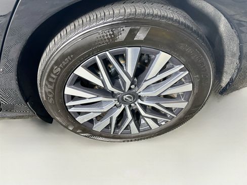 Used 2025 Nissan Altima 2.5 SV FWD image 11