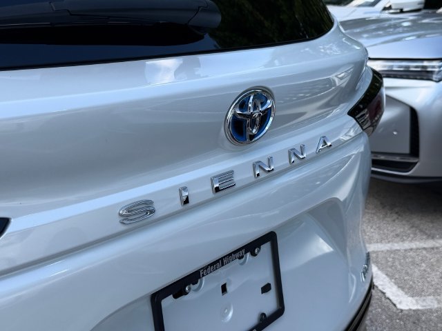 Used 2025 Toyota Sienna Limited FWD image 13