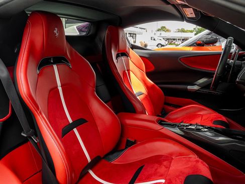 Used 2022 Ferrari SF90 Spider image 34