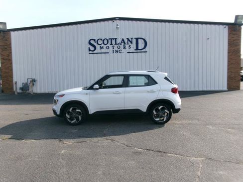 Used 2025 Hyundai Venue SEL FWD image 1