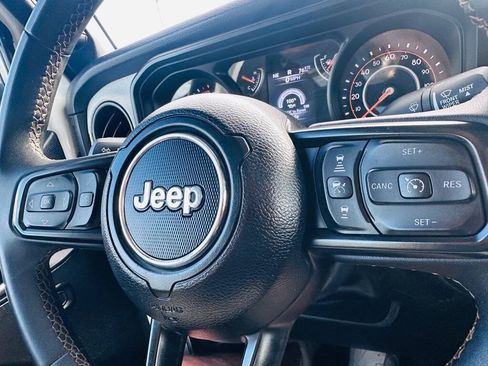 Used 2025 Jeep Gladiator Sport AWD/4WD image 14