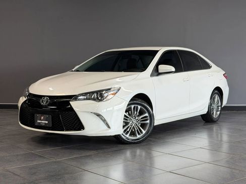 Used 2017 Toyota Camry SE FWD image 1