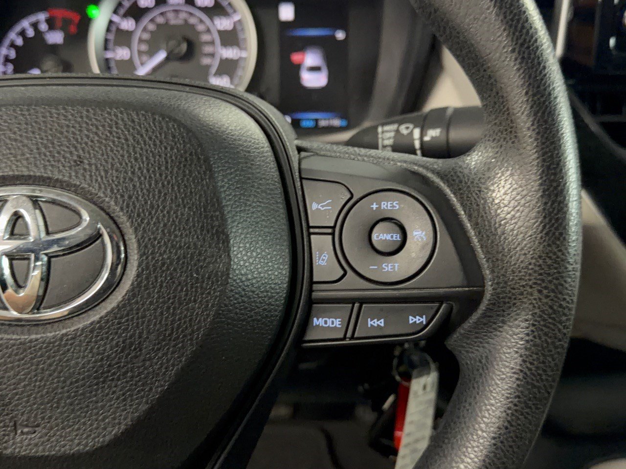 Used 2020 Toyota Corolla LE FWD image 19