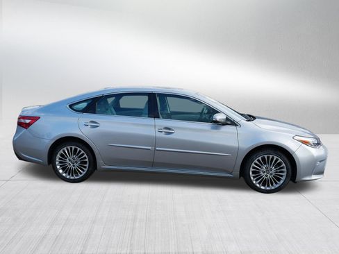 Used 2017 Toyota Avalon Limited w/ Four Season Package FWD image 8
