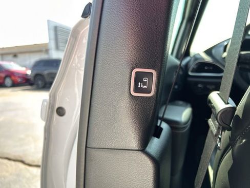 New 2026 Chrysler Pacifica Limited AWD/4WD image 29
