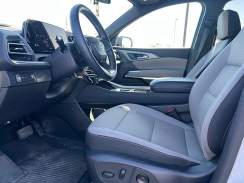 Used 2026 Chevrolet Traverse LT w/ LPO, Floor Liner Package FWD image 12