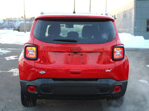 Used 2022 Jeep Renegade Latitude w/ Sun/Sound Group image 9