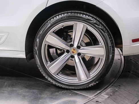 Used 2024 Porsche Macan image 9