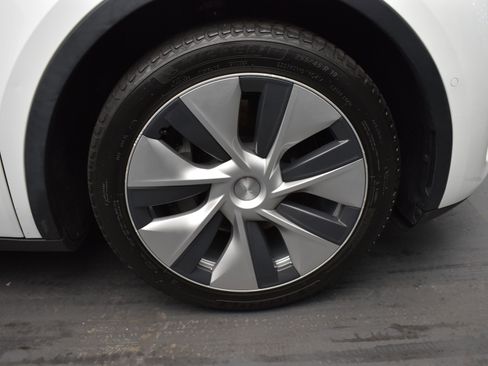 Used 2021 Tesla Model Y Long Range AWD/4WD image 14