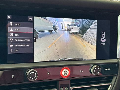 Used 2025 Porsche Macan image 24