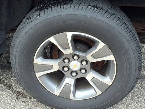 Used 2015 Chevrolet Colorado Z71 AWD/4WD image 7