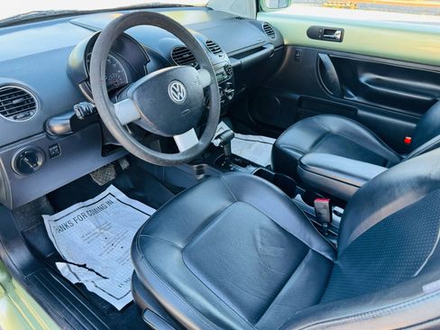 Used 2008 Volkswagen Beetle S image 9