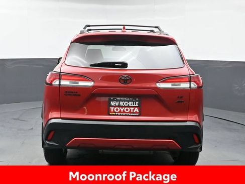 Certified 2022 Toyota Corolla Cross LE w/ Moonroof Package AWD/4WD image 5